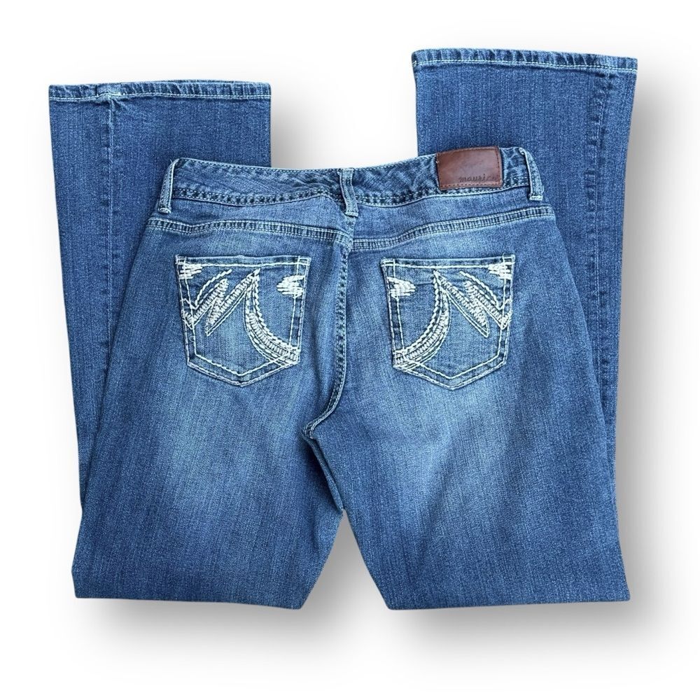Maurices Curvy Bootcut Jeans Distressed medium wash size 5 / 6 Short Petite